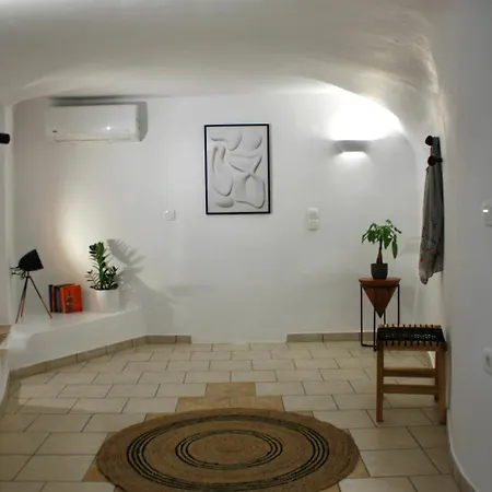 The Lithos By A Terre Cave סנטוריני